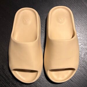 Adidas Yeezy Slides Sand color box included